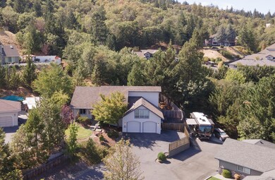 1946 NW Crown St, Grants Pass, OR 97526 - photo 2