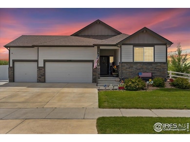 Huge lot, Solar and a 3 car garage