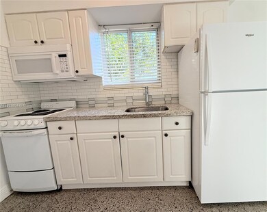 322 NE 6th St unit 3, Hallandale Beach, FL 33009 - photo 3