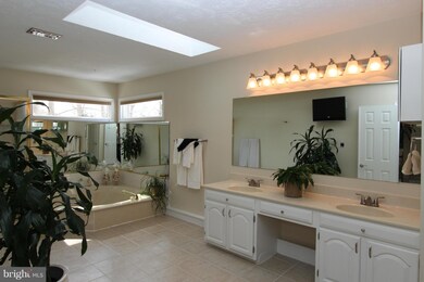 5350 Anvil Ct, Fairfax, VA 22030 - photo 7