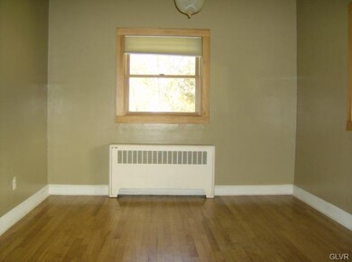 713 Fernwood St, Emmaus, PA 18049 - photo 5