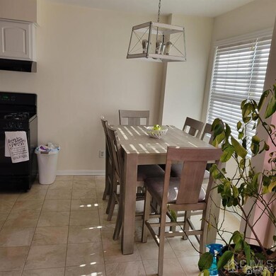 405 Newport Ct, Fords, NJ 08863 - photo 3