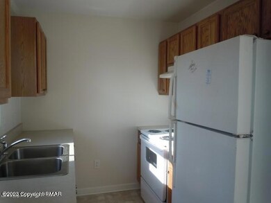 115 Balliet Ct unit 2, Saylorsburg, PA 18353 - photo 2