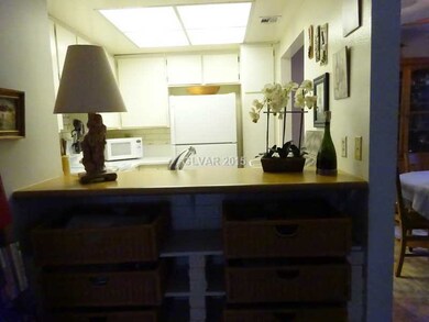 Kitchen. Breakfast bar
