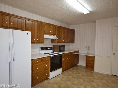 2103 Harvell St, Asheboro, NC 27205 - photo 4