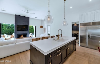 4147 E Clarendon Ave-large-014-025-4147