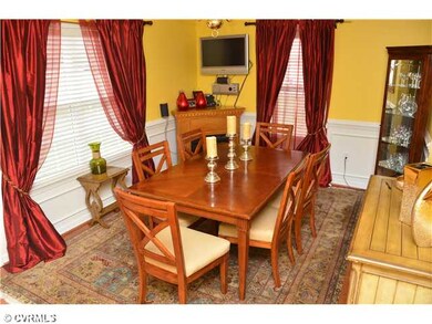 Dining Room - Lots of light on this end unit. Pict