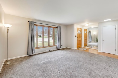 400 Landmeier Rd, Elk Grove Village, IL 60007 - photo 3