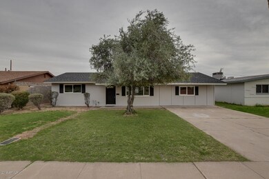 1009-West-Howe-Street-11