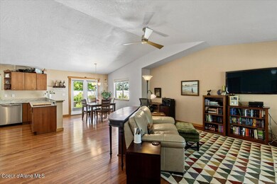 06-Entry & Living Room