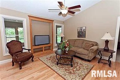 1731 Stone Gate Cir, Davenport, IA 52807 - photo 3