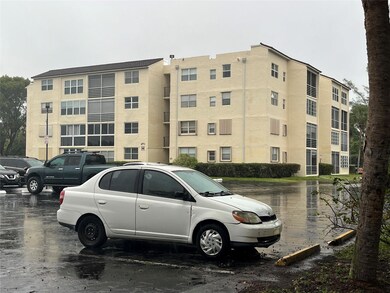 2871 Somerset Dr unit 105, Lauderdale Lakes, FL 33311 - photo 2