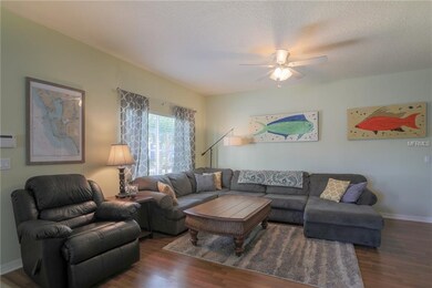 Plenty of space & beautiful laminate flooring in t