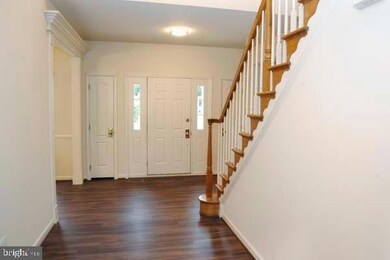 10907 Hunter Gate Way, Reston, VA 20194 - photo 5