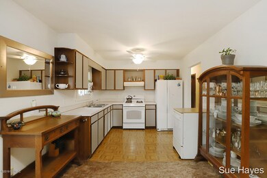 1915 Benjamin Ave NE, Grand Rapids, MI 49505 - photo 7