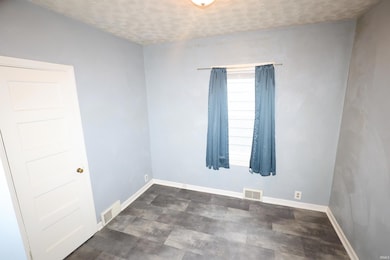 2213 Kendall St, South Bend, IN 46613 - photo 7