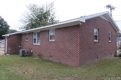 201 Clinton St, Roanoke Rapids, NC 27870 - photo 6