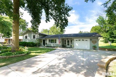 41 Parklane Cir, Bettendorf, IA 52722 - photo 2