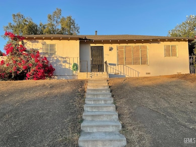 1104 W Point Dr, Bakersfield, CA 93305 - photo 3