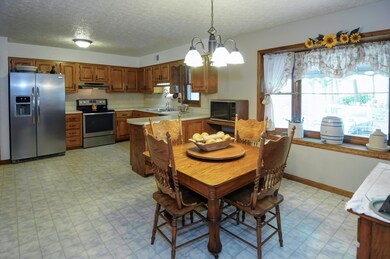 670 Simmons Ln, Mount Washington, KY 40047 - photo 4