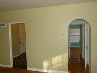 1007-1011 Short Road 2 008