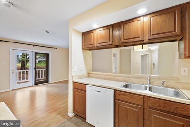 12200 Eagles Nest Ct unit F, Germantown, MD 20874 - photo 6