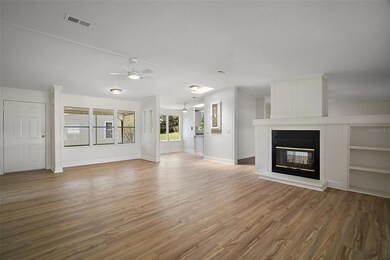 Living room/Dining room/ Dinette