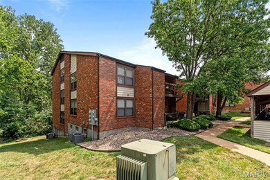 6808 Cottage Grove Ln unit I, Saint Louis, MO 63129 - photo 2