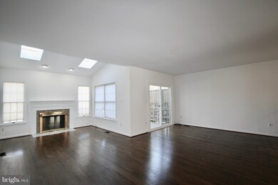 6319 Tisbury Dr, Burke, VA 22015 - photo 3