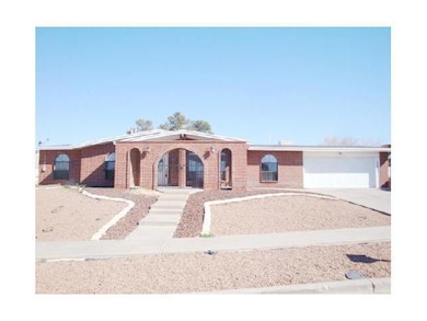 10964 Sombra Verde Dr, El Paso, TX 79935 - photo 2