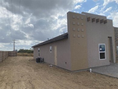 4119 Watusi Ct, Laredo, TX 78045 - photo 4