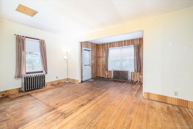 184 Dallas St, Lindenhurst, NY 11757 - photo 6