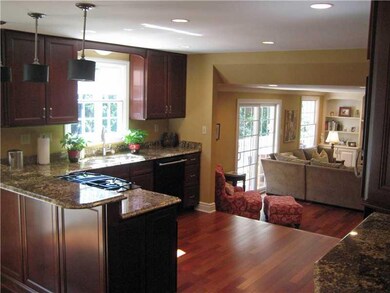 Kitchen. enjoy the wide opn space between the dini