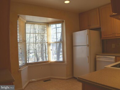 2391 Hunters Square Ct, Reston, VA 20191 - photo 5