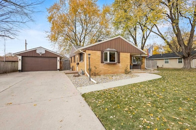 906 Silver St, de Pere, WI 54115 - photo 3