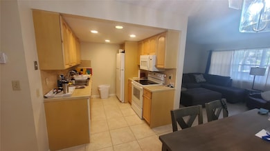 2002 Granada Dr unit G2, Coconut Creek, FL 33066 - photo 3