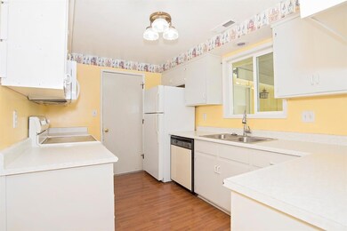 1078 N 5th St, Central Point, OR 97502 - photo 4