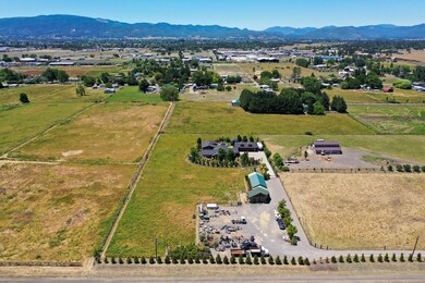 998 W Justice Rd, Central Point, OR 97502 - photo 7