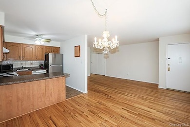 400 Fulton St unit 14C, Farmingdale, NY 11735 - photo 4