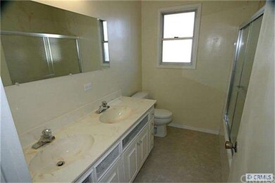 Full Bath With Dual Sinks