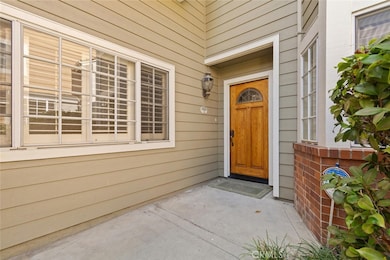 611 Wakefield Ct unit 102, Long Beach, CA 90803 - photo 2