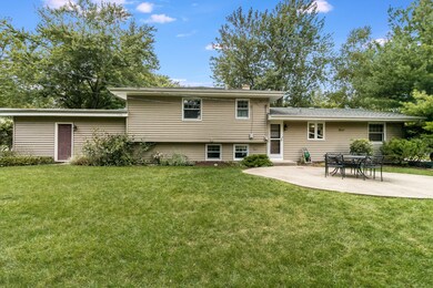 204 Sycamore Dr, Naperville, IL 60540 - photo 4