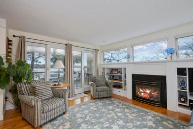 002-photo-fireplace-sitting-area-7007678