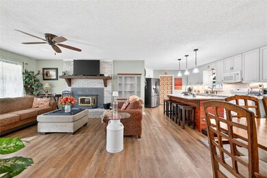 5867 Meadow View Ln, Flowery Branch, GA 30542 - photo 6