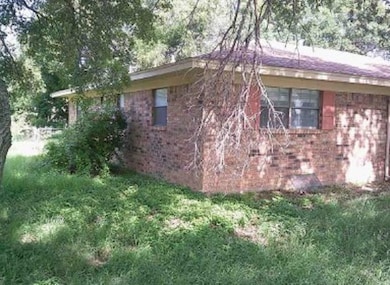 1200 Cliff Dr, Graham, TX 76450 - photo 2