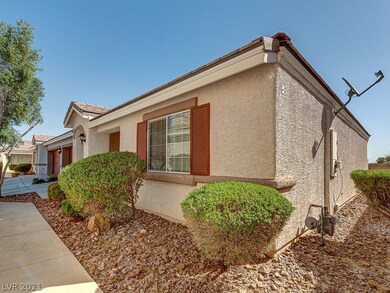 Front yard landscape maintenance included in HOA f