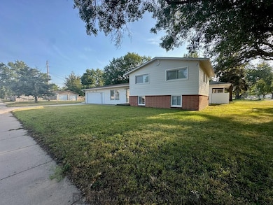 1518 N Vine St, Grand Island, NE 68801 - photo 5