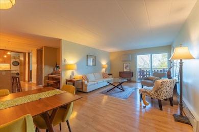 2051 Allen Blvd unit 402, Middleton, WI 53562 - photo 2