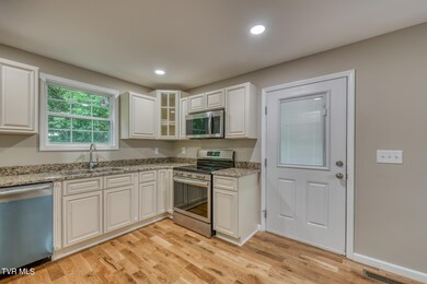 3569 Greenwood dr-6