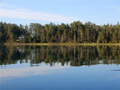 Shorefront of Water's Edge Cottage
